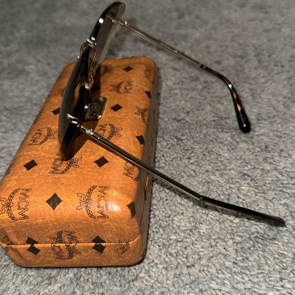 Chanel sunglasses - Picture 3 of 7